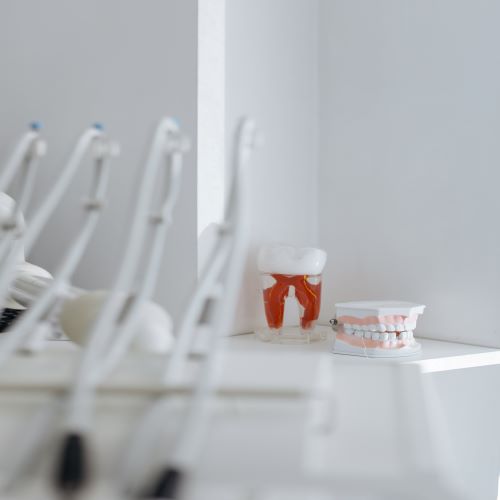 ما هي أهم وأبرز أسباب ألم الأسنان؟